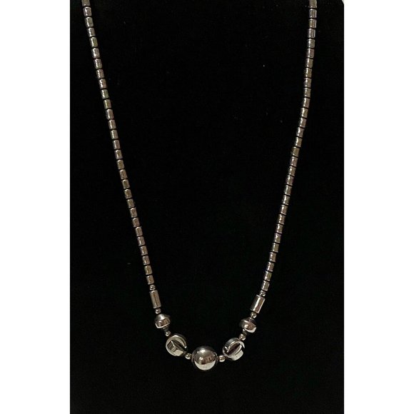 Hematite Beaded Necklace Unique Beads In Front 18” Stunning Vintage Handmade - Picture 2 of 5
